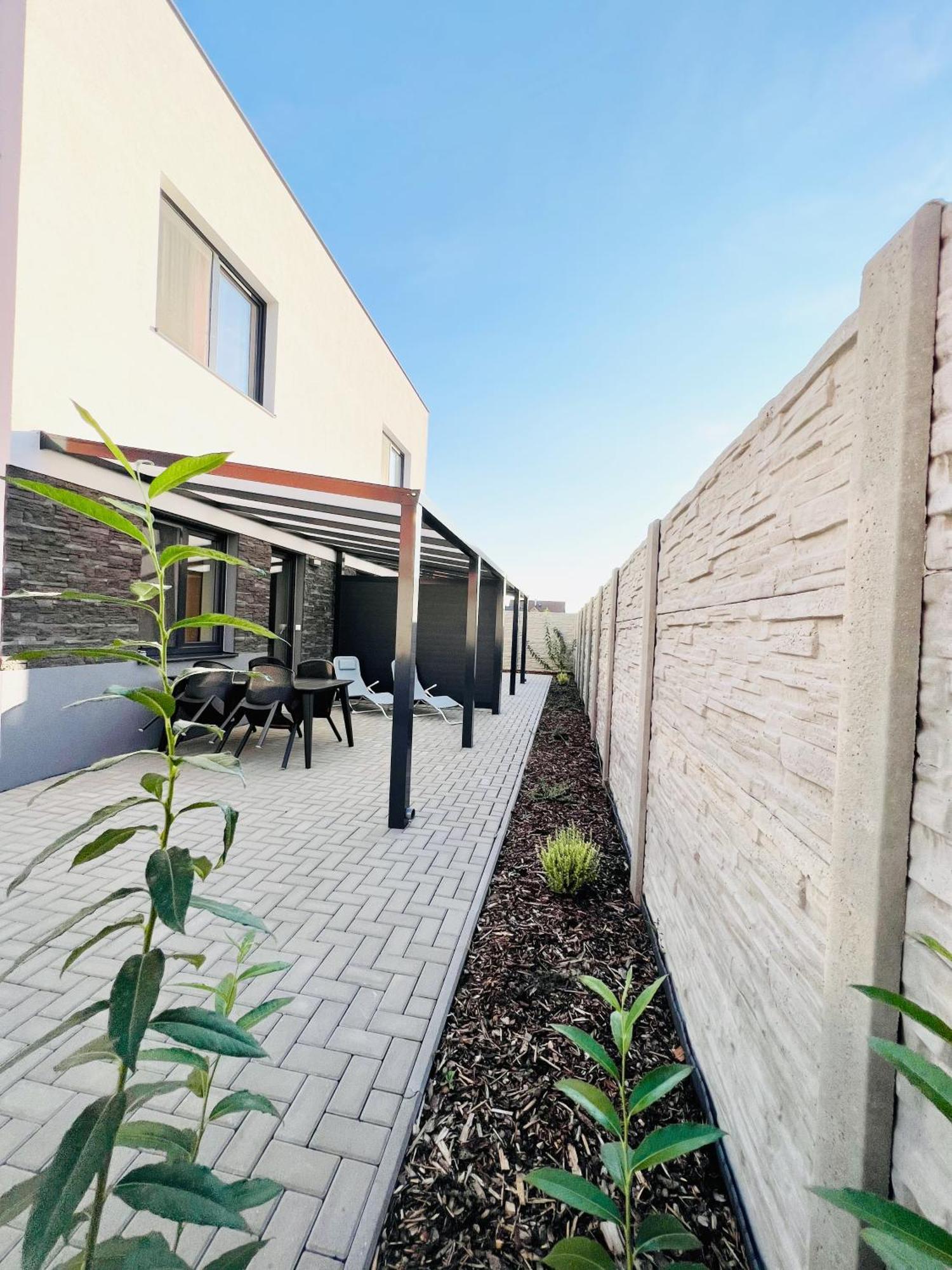 Apartmany Catalina Nesvady المظهر الخارجي الصورة