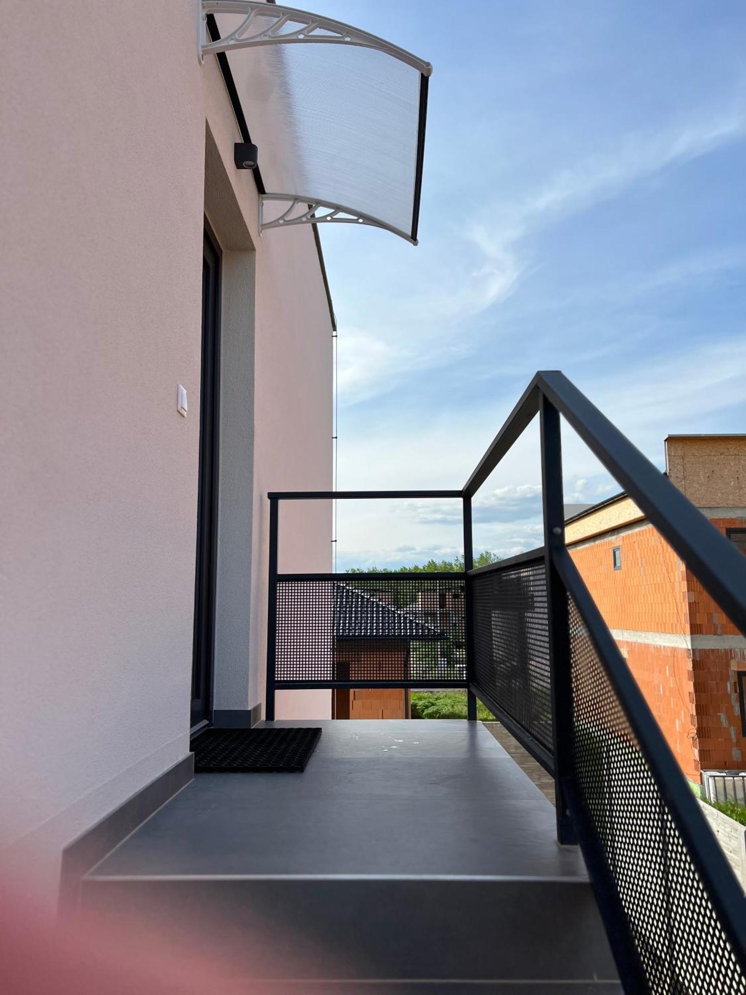 Apartmany Catalina Nesvady المظهر الخارجي الصورة