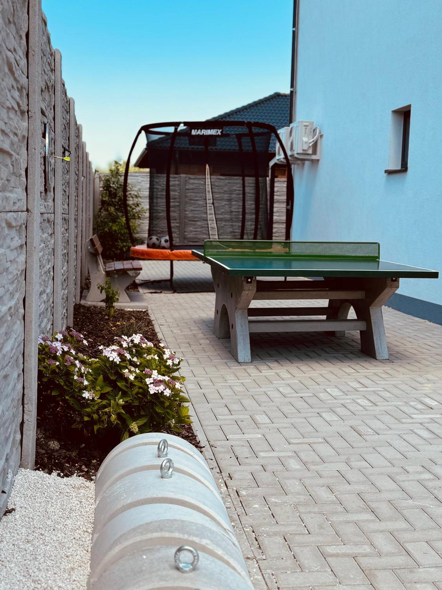 Apartmany Catalina Nesvady المظهر الخارجي الصورة
