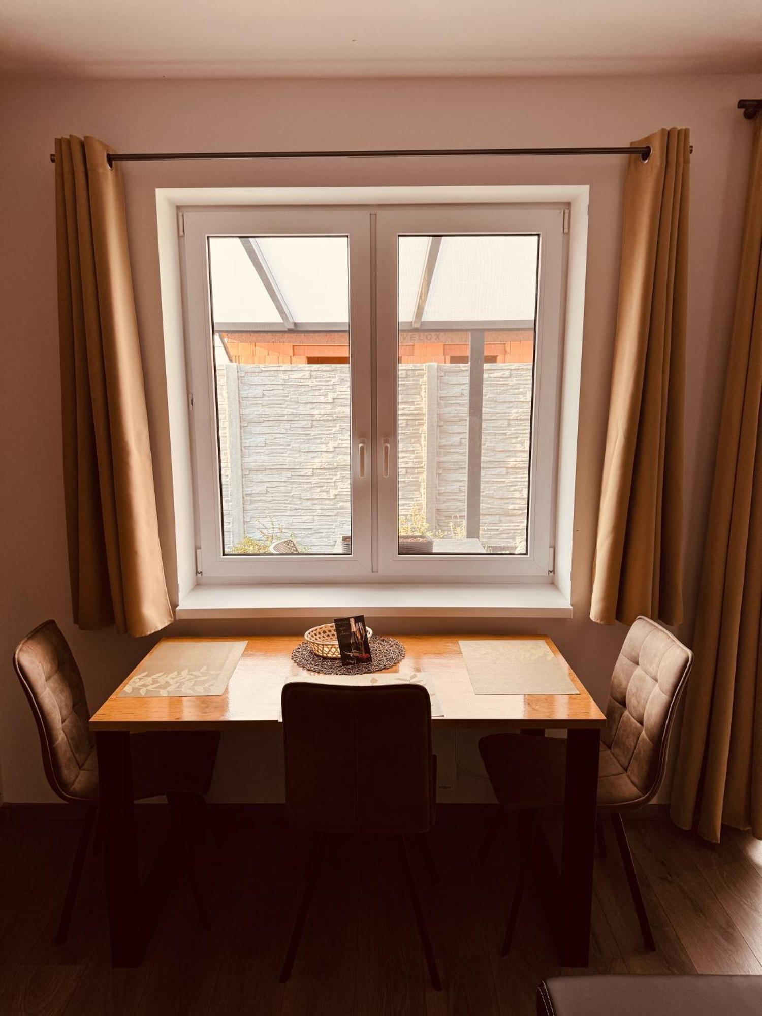 Apartmany Catalina Nesvady المظهر الخارجي الصورة